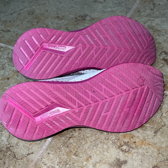 Brooks women’s running shoes - Picture 6 of 8